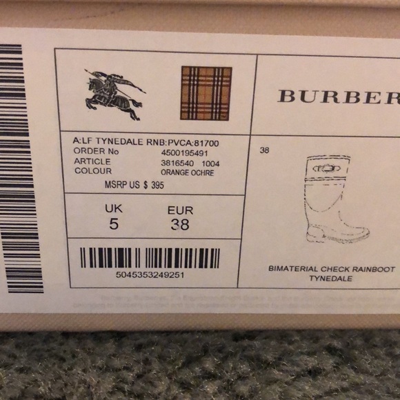 Burberry rain boots in size 8. - Picture 4 of 6